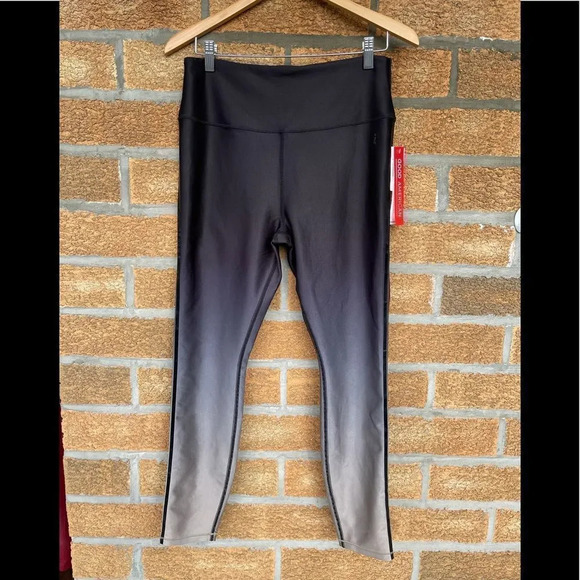Good American
Bronze Core Strength Leggings - Picture 3 of 13